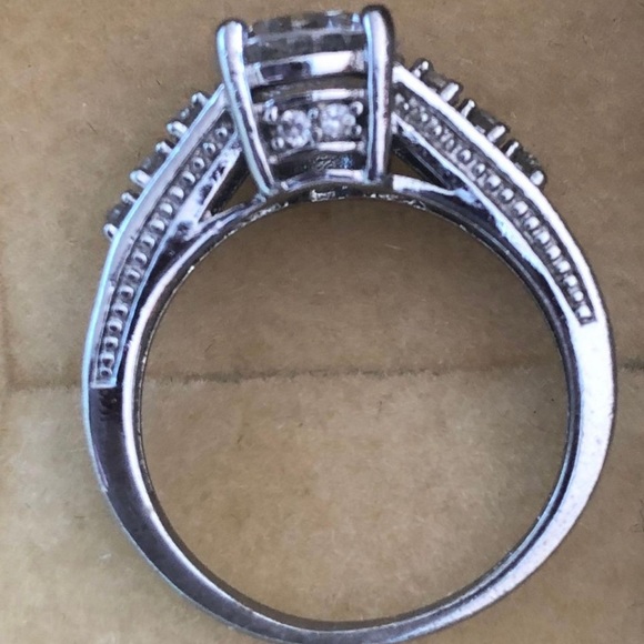 - Sterling silver CZ Ring - Picture 5 of 6